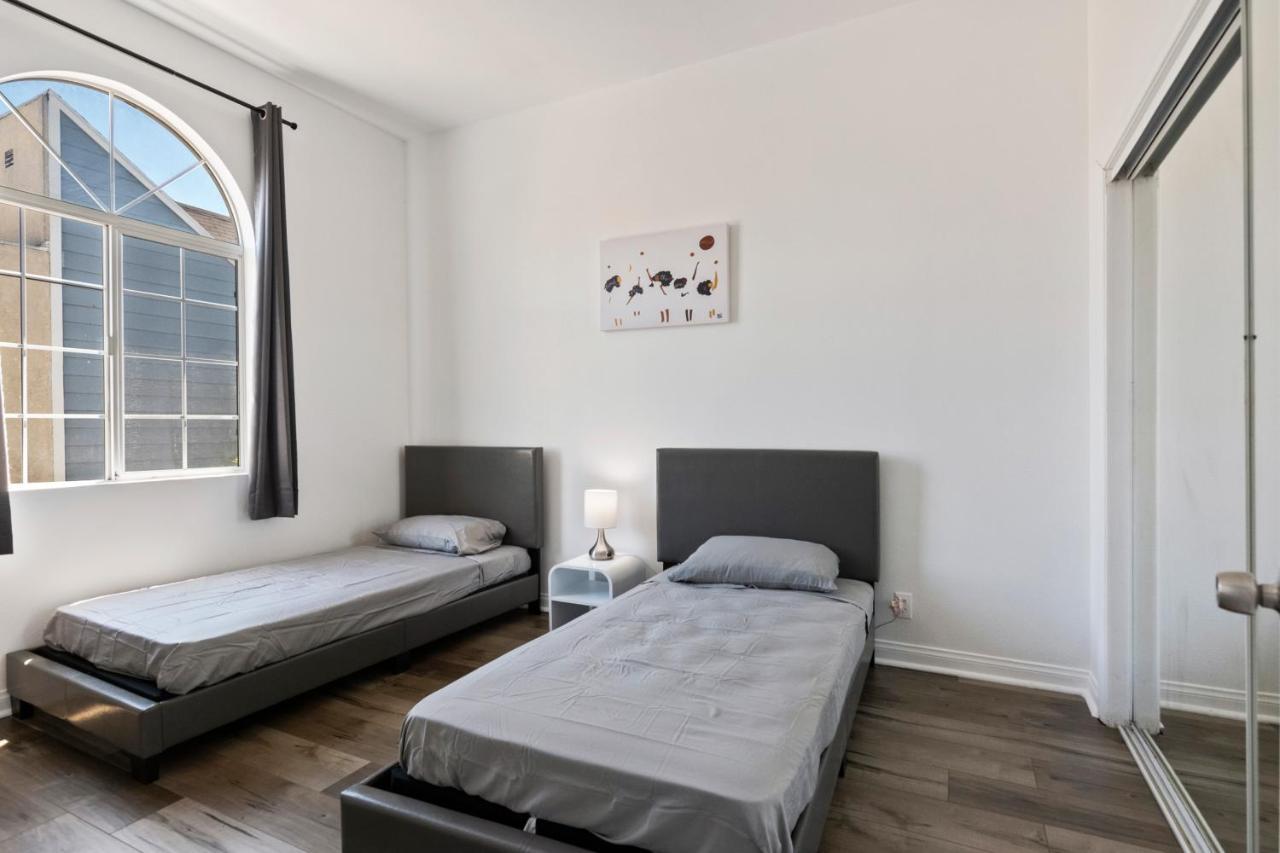 Spacious Private Gated Modern Loft Close To Universal Studio And Hollywood Los Angeles Bagian luar foto